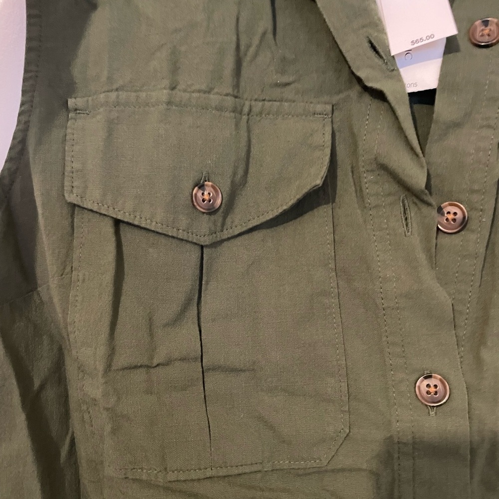 Banana Republic Green Sleeveless Casual Button-Up with Pockets - Picture 5 of 5